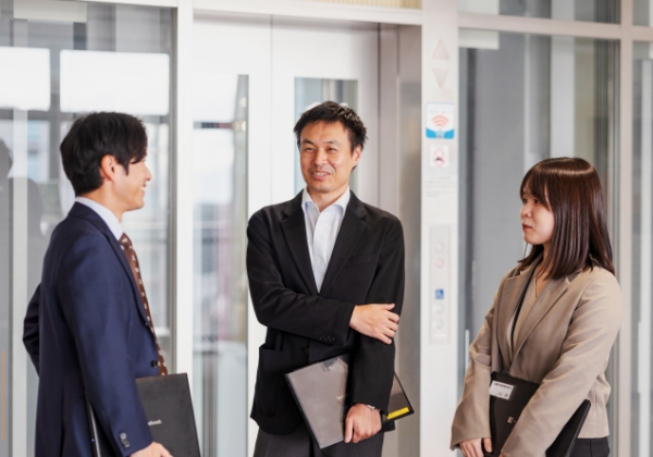 プロジェクトMEMBERが会話している画像